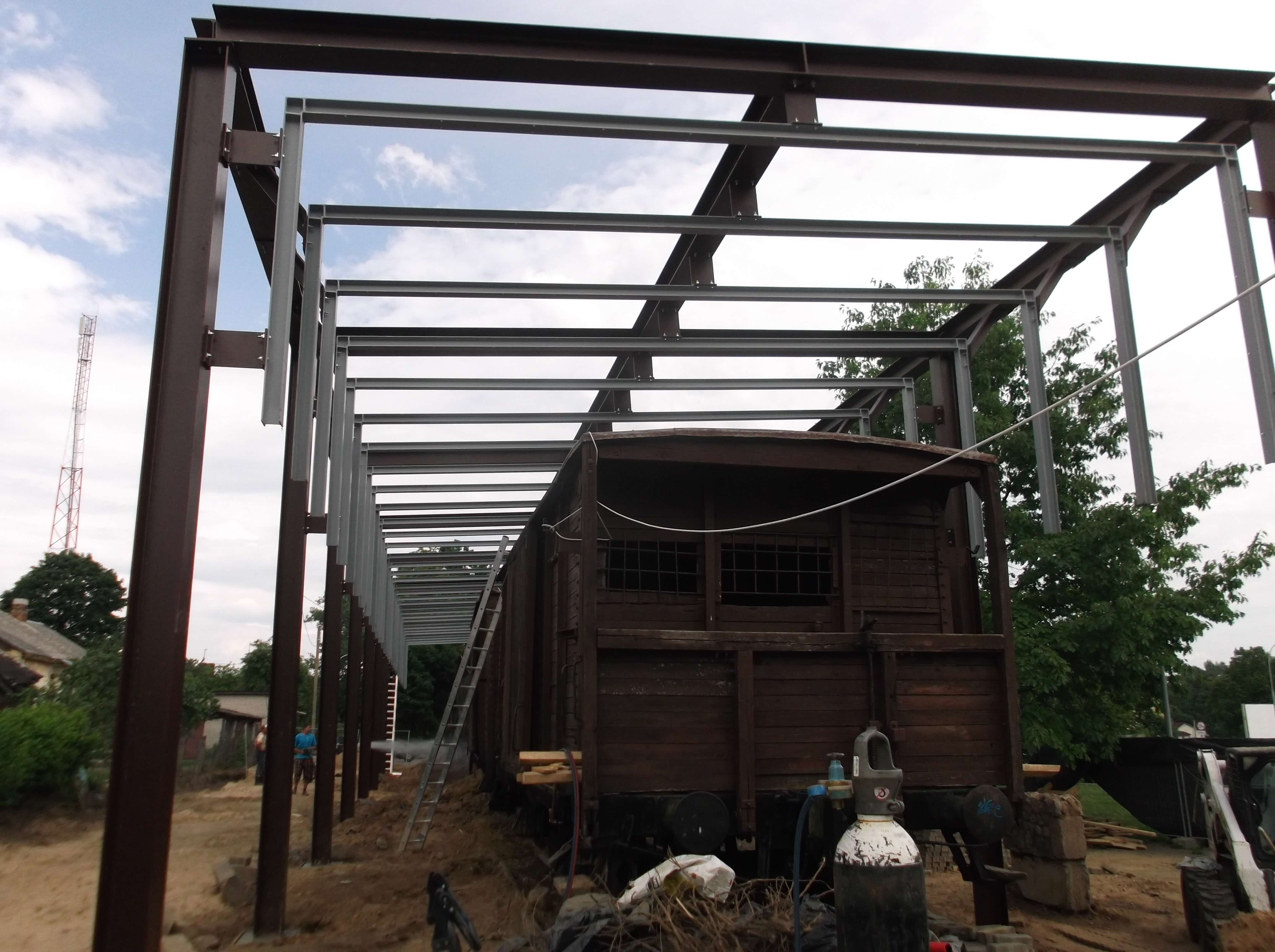 Naujoji Vilnia Railway Station Memorial enclosure