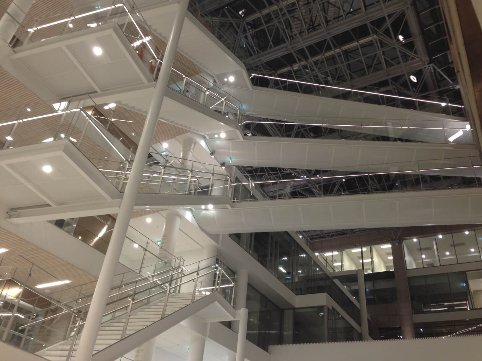 Staircase with bridges